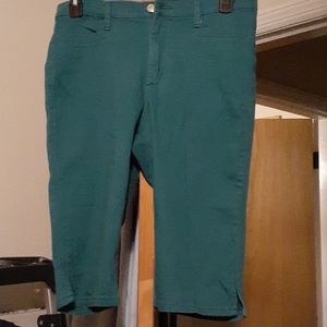 Ladies 12 petite Capri